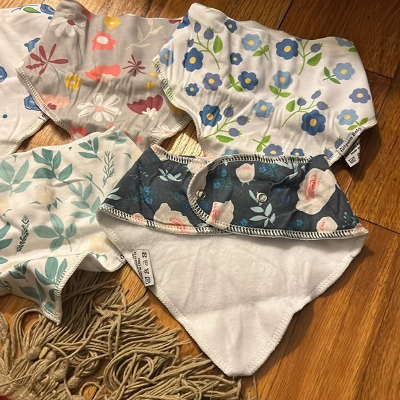 GLLQUEN Baby 10-Pack Bandana Bibs Flower Set - Picture 4 of 5